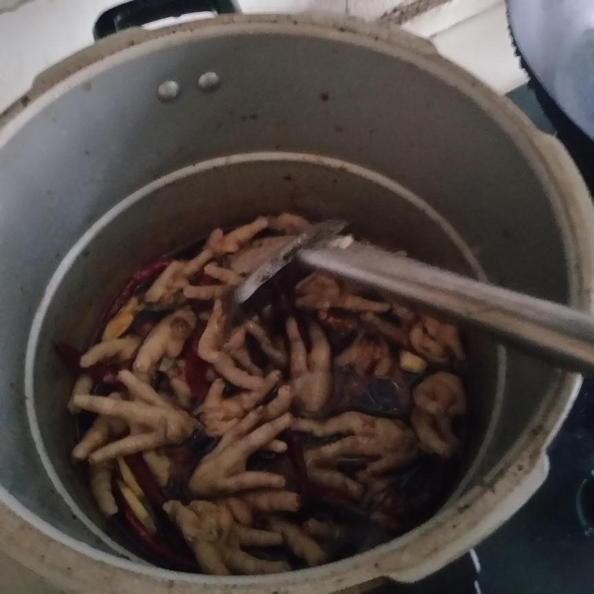 超简单高压锅8分钟做出超超级好吃鸡爪