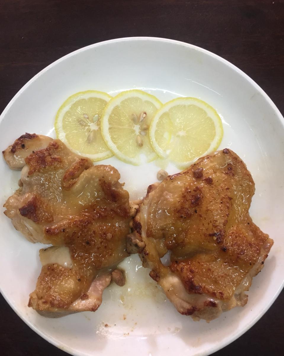简单易做的香煎黑椒鸡排 柠檬鸡腿肉做法