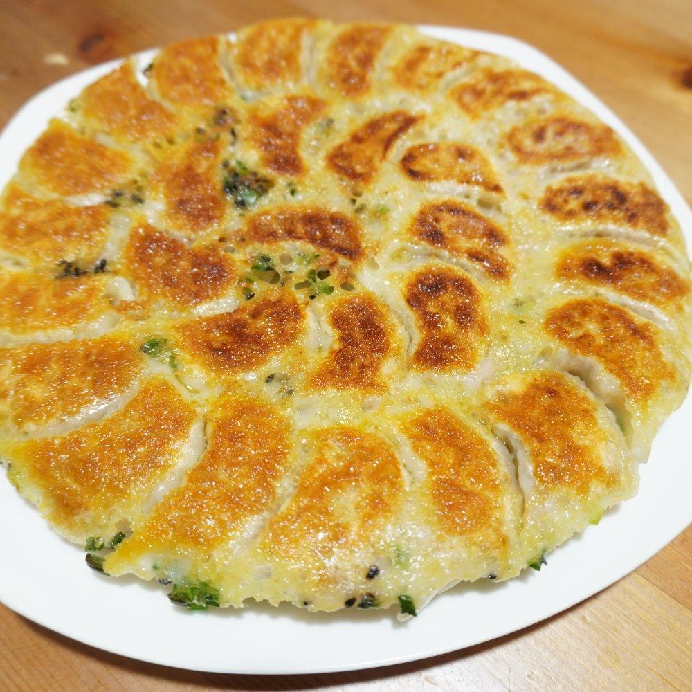 2020.7.20记录晚餐  一不小心被做成了锅贴的「素三鲜饺子」