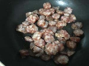 电饭锅玉米胡萝卜豌豆香芋腊肠饭的做法 步骤5
