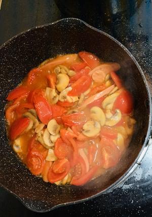 番茄培根蘑菇🍄意大利面🍝的做法 步骤4