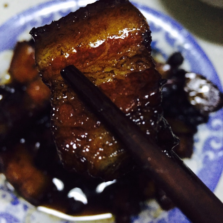 吃着碗里望着锅里的红烧肉
