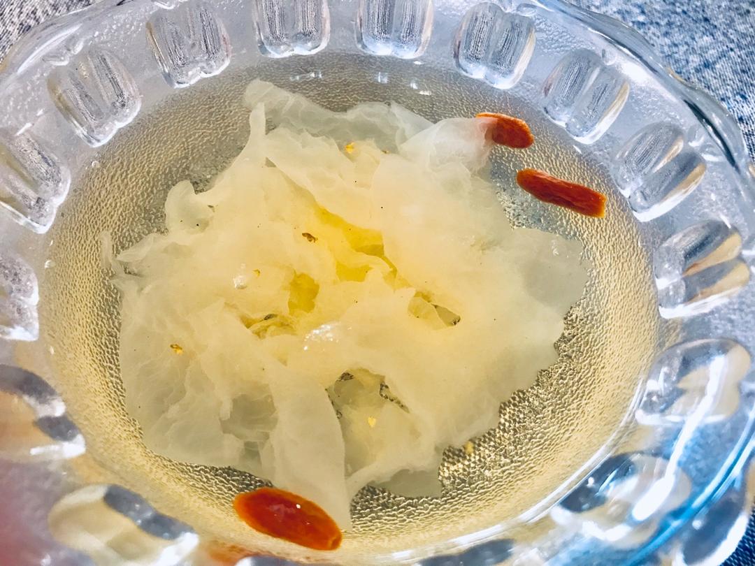 冰糖银耳红枣汤