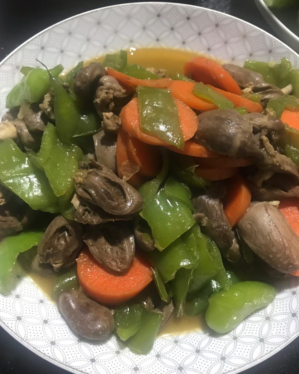 青椒胡萝卜炒鸡心