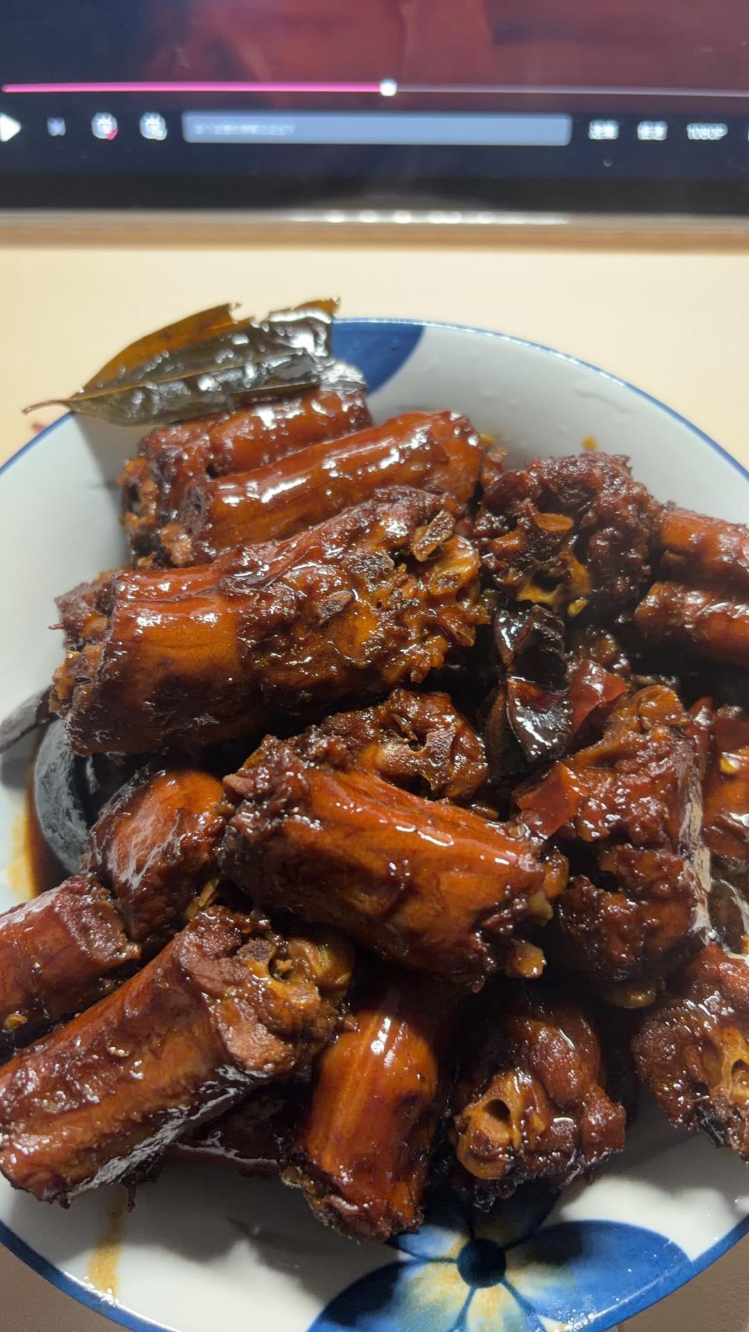 一吃就会上瘾的卤鸭头鸭脖子