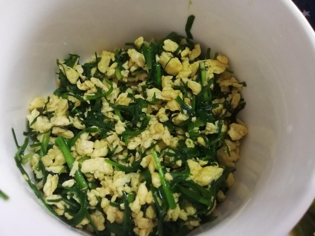 简易版韭菜炒鸡蛋（鸡蛋味道非常鲜嫩）