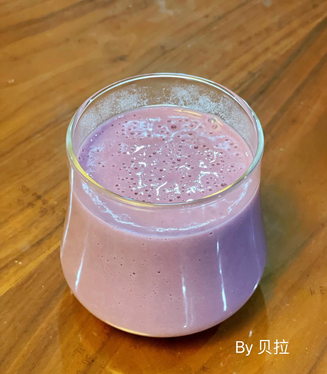 早餐:1人份小美紫薯牛奶，奶昔的感觉，又很饱腹！上班来不及，一杯干了！的做法