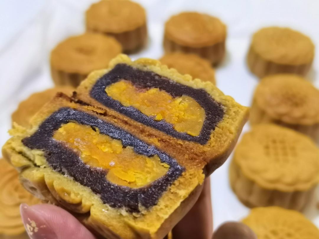 广式月饼—蛋黄莲蓉月饼