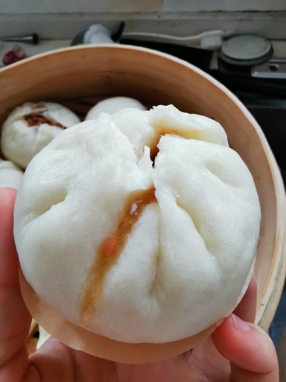 云朵般松软爆浆蜜汁叉烧包