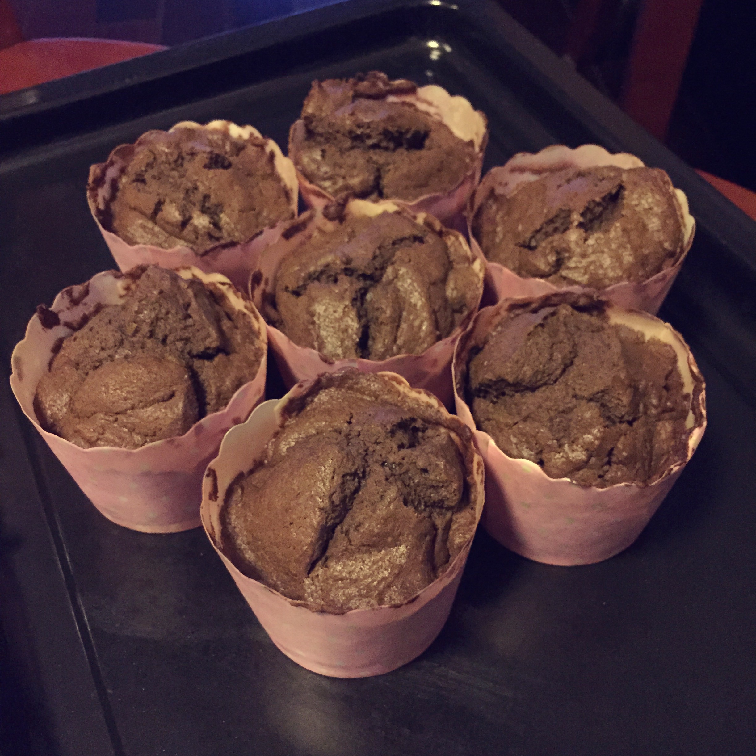 超润巧克力纸杯蛋糕（非常适合裱花、盖糖皮的cupcake方子）