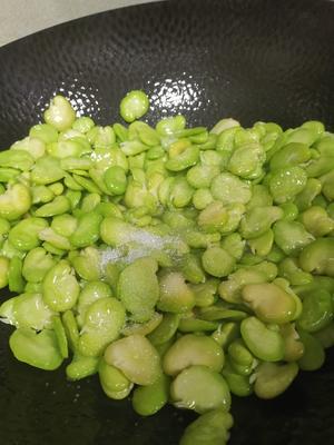 新鲜蚕豆（豆瓣）烧雪菜的做法 步骤3