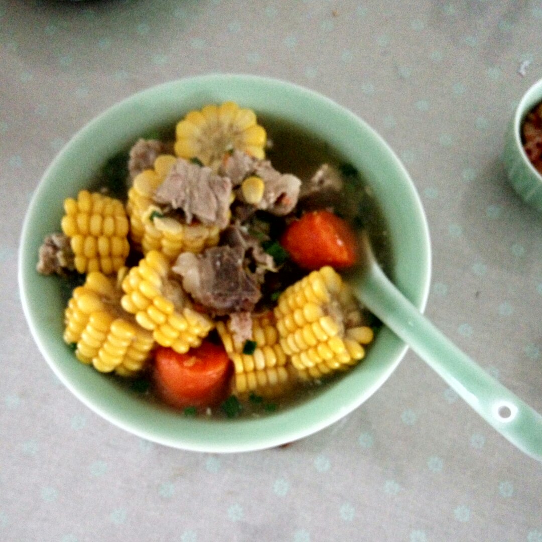 玉米炖排骨