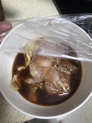 减脂餐-清蒸菌菇鸡腿的做法 步骤2
