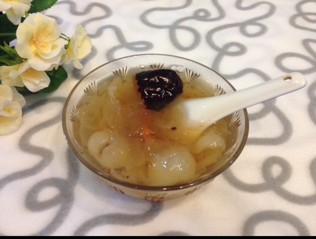 桂圆银耳红枣羹