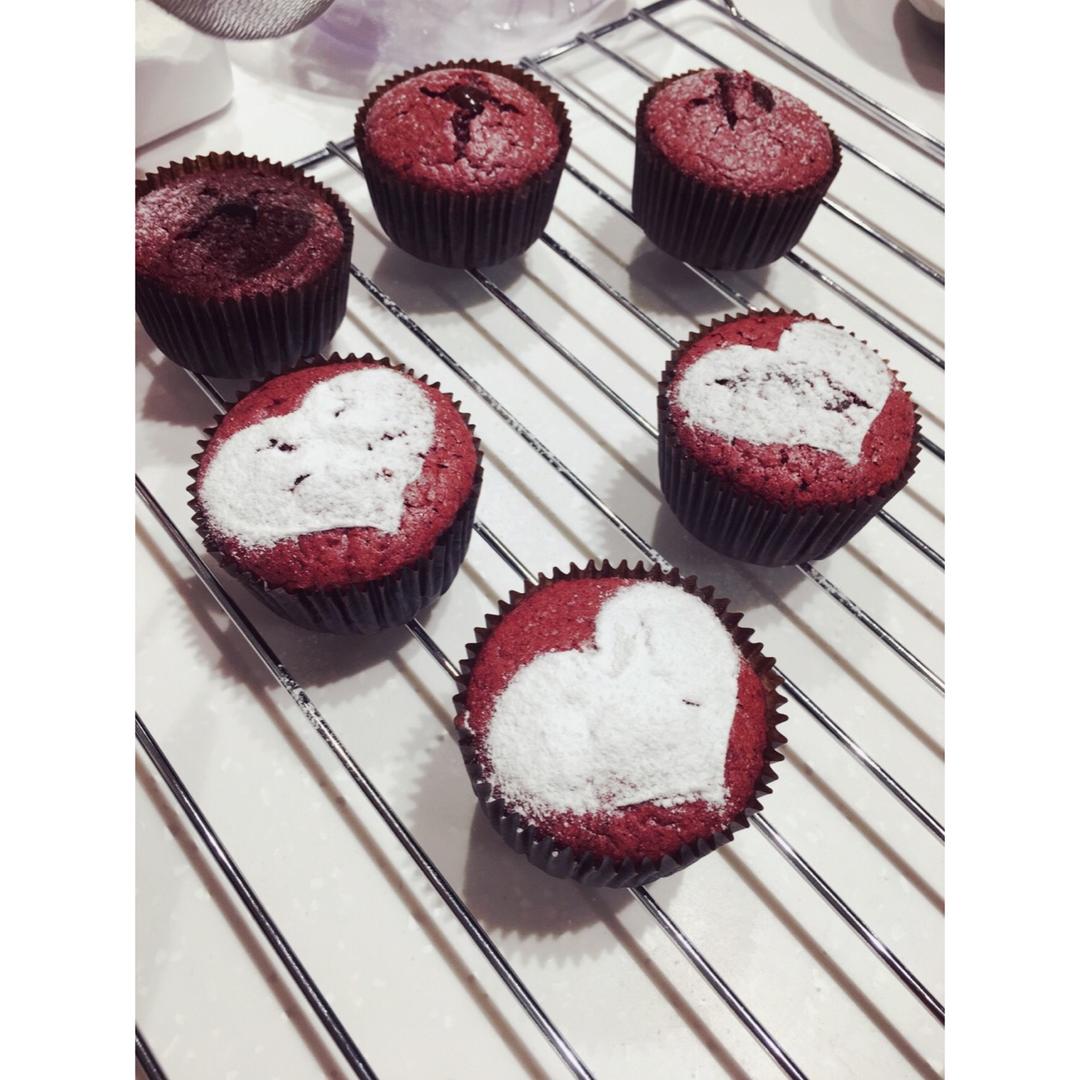 红丝绒纸杯蛋糕