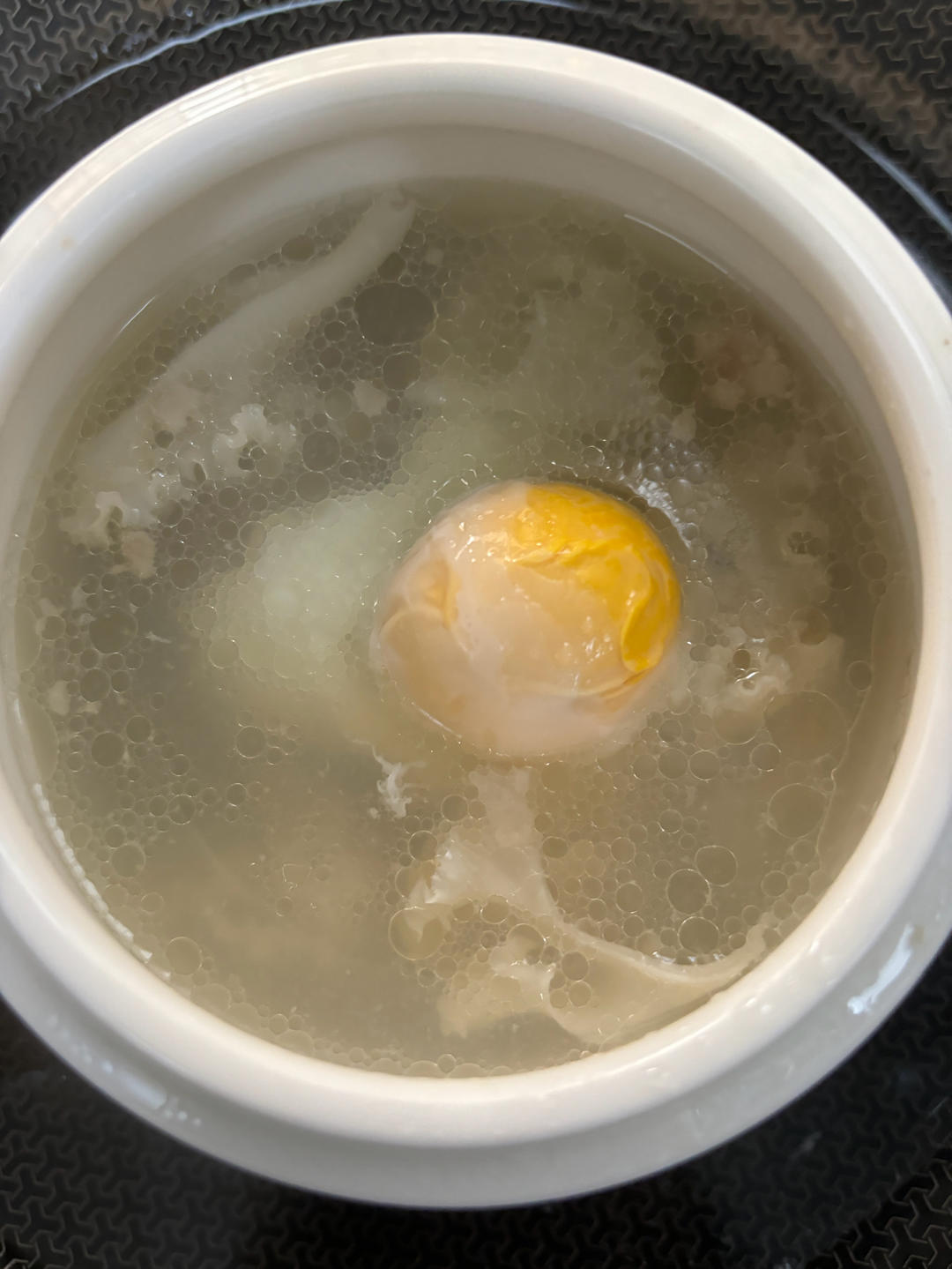 绣球菌鸡蛋肉泥汤