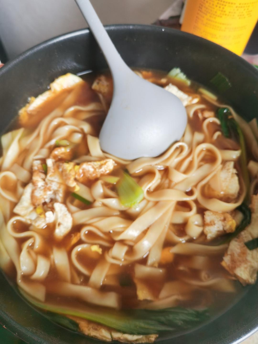 连吃3天不会腻：煎蛋酸汤面