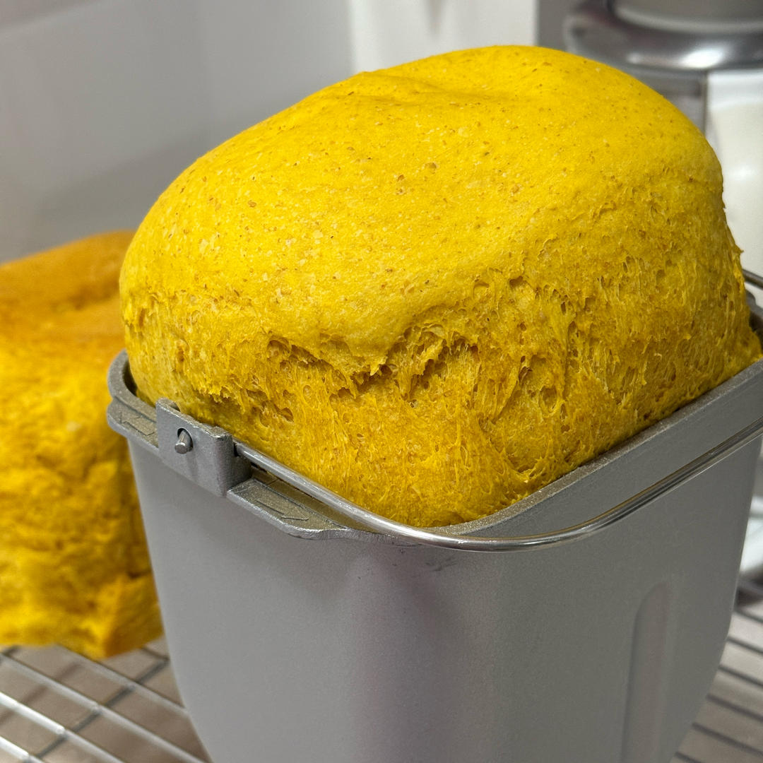 面包机食谱更新了，不加一滴水的南瓜吐司，低油低糖成功率超高