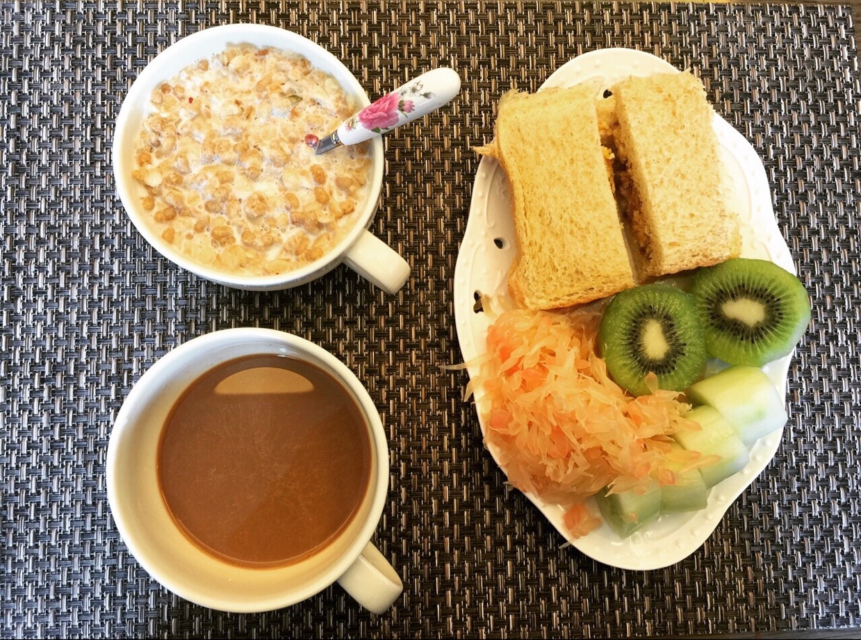 鲔鱼鸡蛋三明治