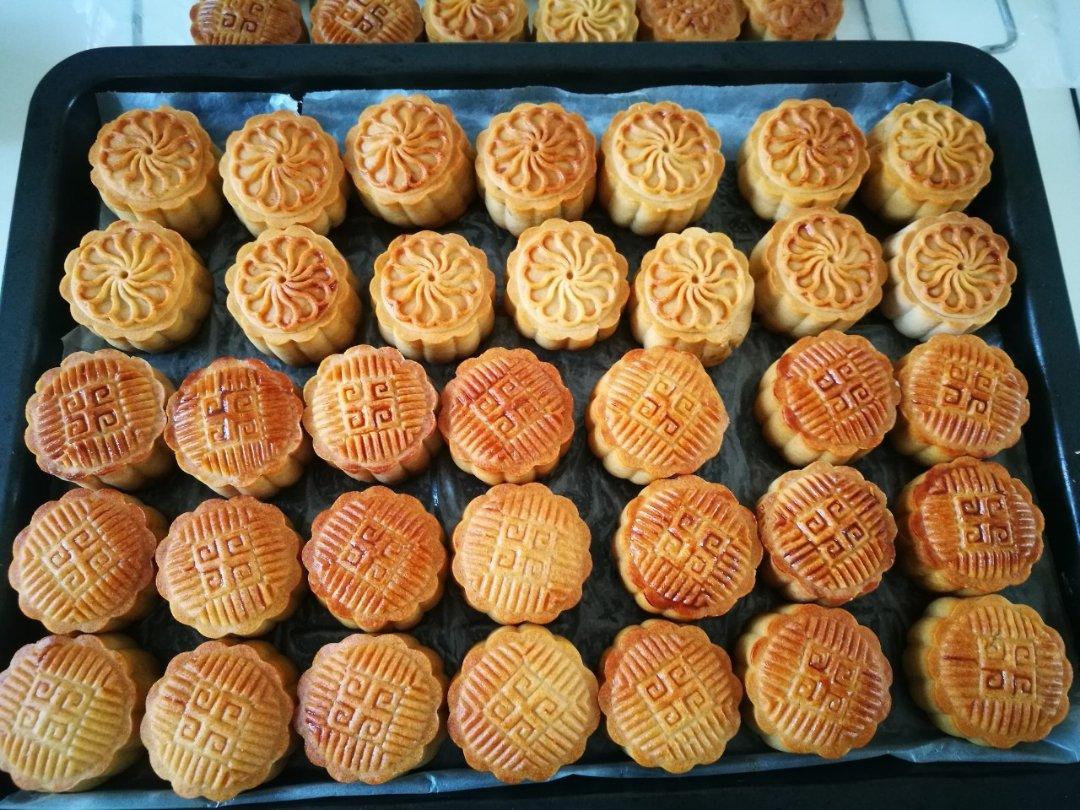 广式月饼—蛋黄芝麻月饼