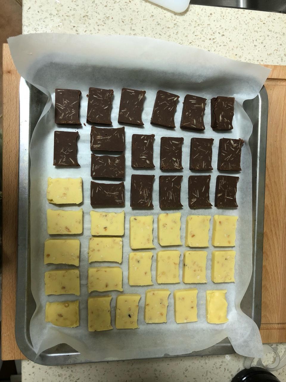 杏仁片巧克力饼干