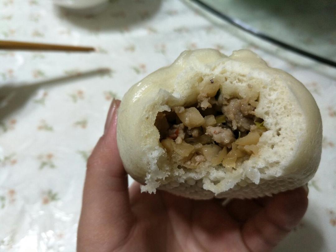 五花肉萝卜干包子