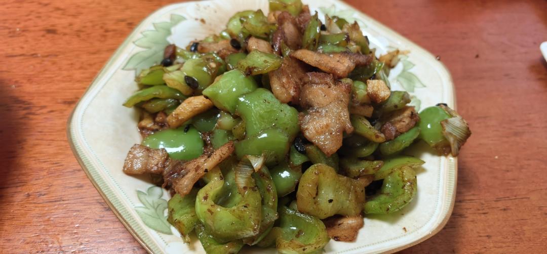 成都人家里的青椒回锅肉