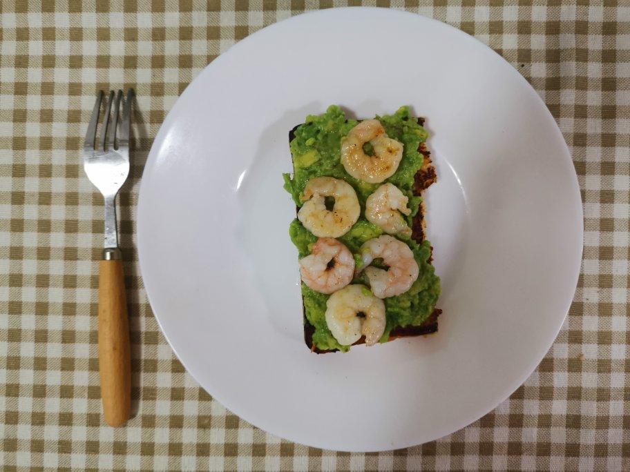 牛油果虾仁三明治