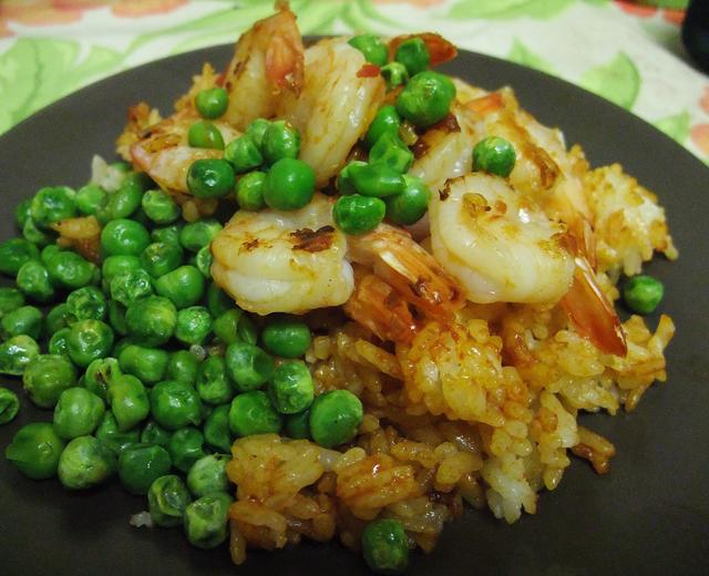 豌豆虾仁拌饭的做法