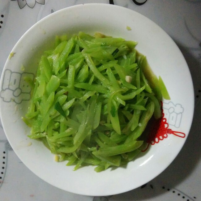清炒莴笋丝
