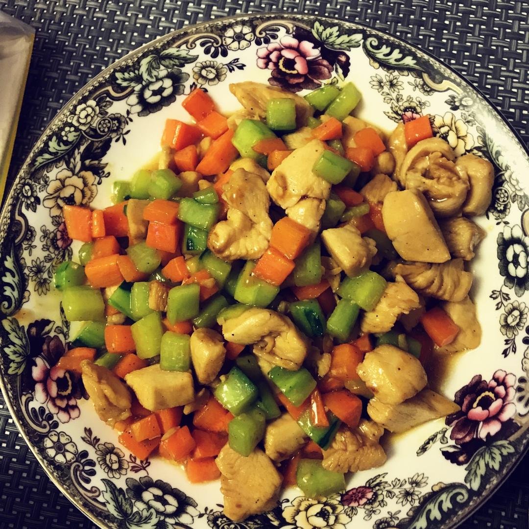 胡萝卜黄瓜鸡胸肉