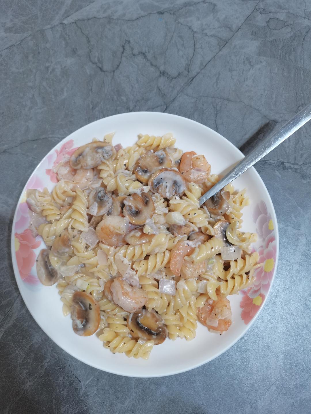 口菇虾仁意面（牛奶代替淡奶油版）