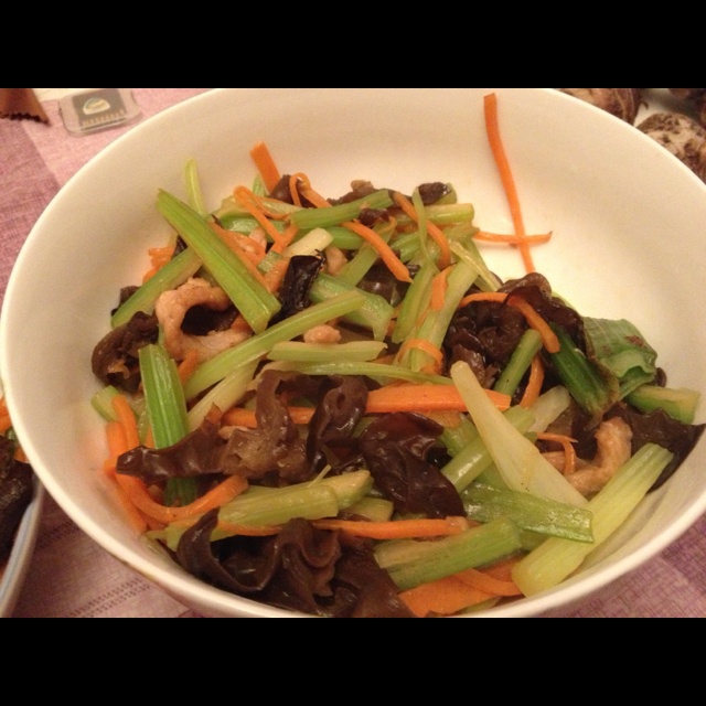 芹菜木耳炒肉丝