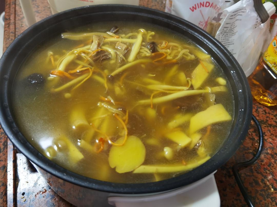 鲜到起飞的菌菇汤！不好喝不要钱！