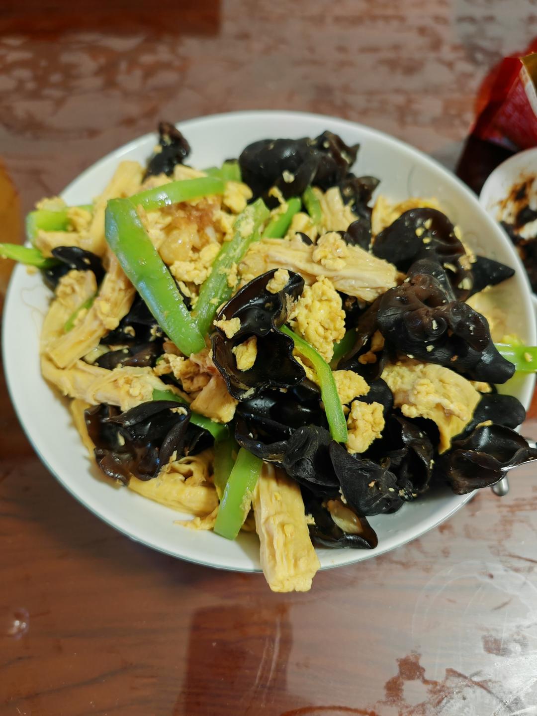 鸡蛋腐竹炒青红椒