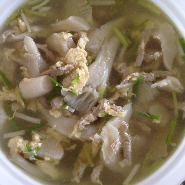 山水有情做的平菇鸡蛋汤