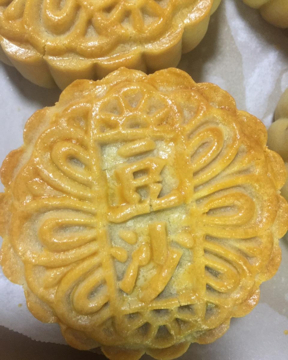 广式月饼—蛋黄莲蓉月饼