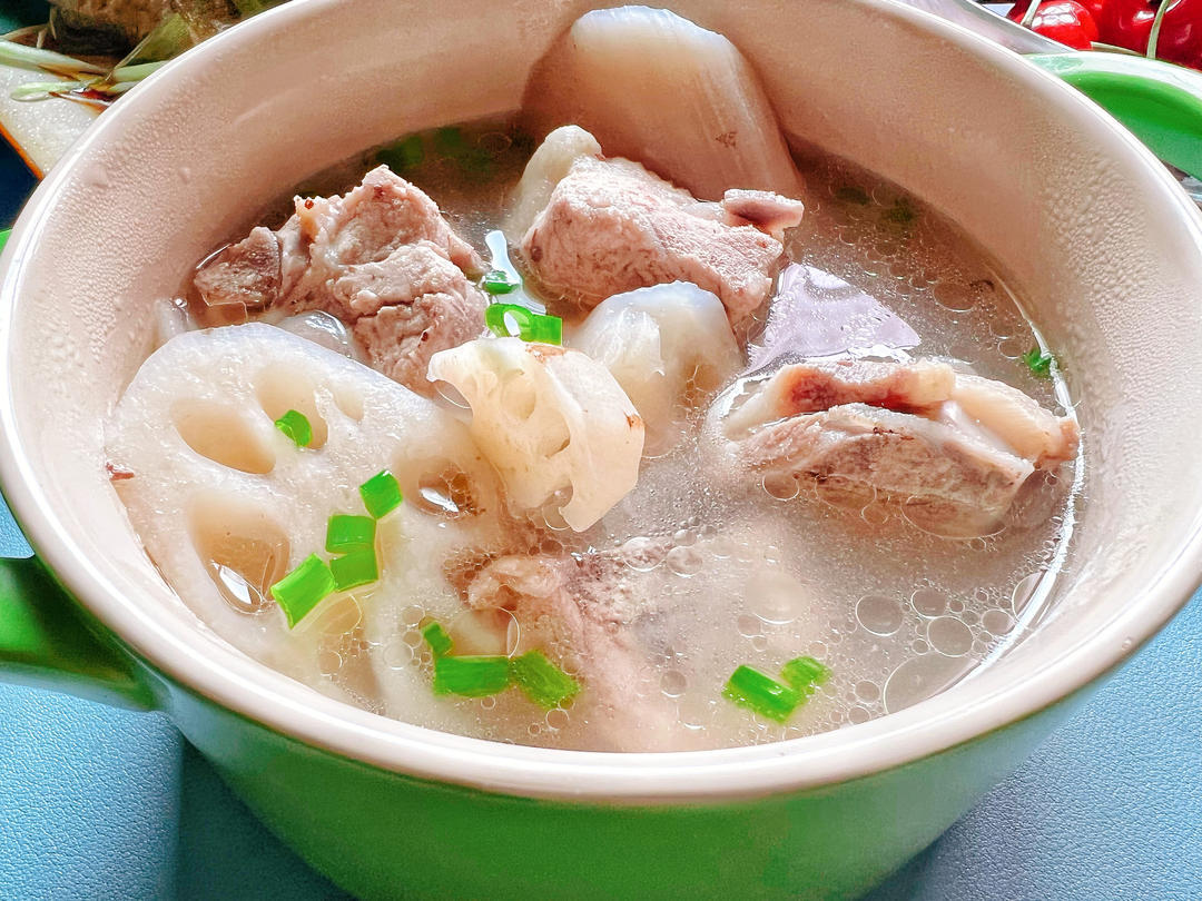 秋冬滋补——莲藕花生排骨汤（内附超香蘸料做法！）