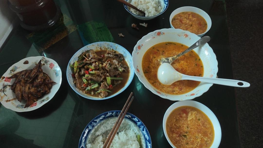 下饭神器又来了，试试这道芹菜炒牛肉！！