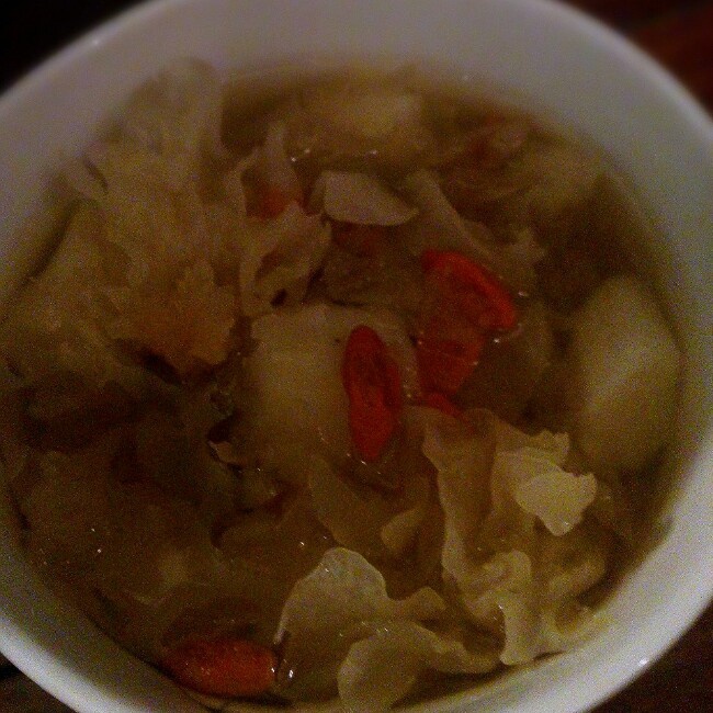 银耳山药莲杞羹