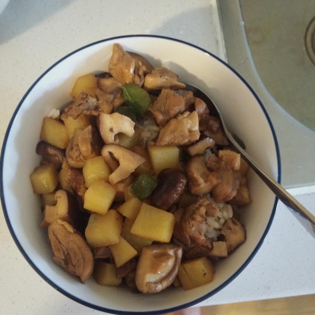 土豆香菇炖鸡肉