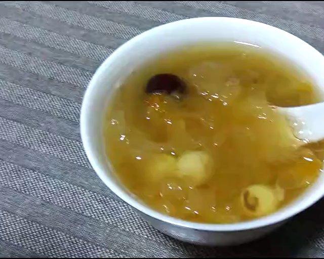 银耳莲子百合红枣羹的做法