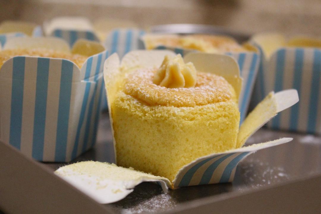 金砖村烧锅炉的小陈做的北海道戚风杯