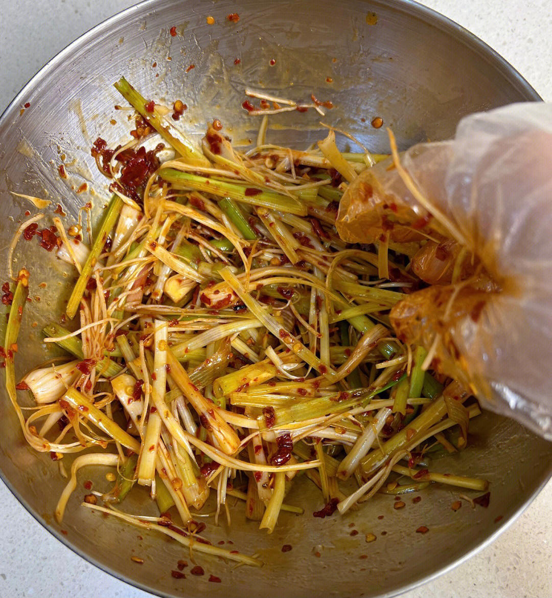 清脆爽口的凉拌蒜苗