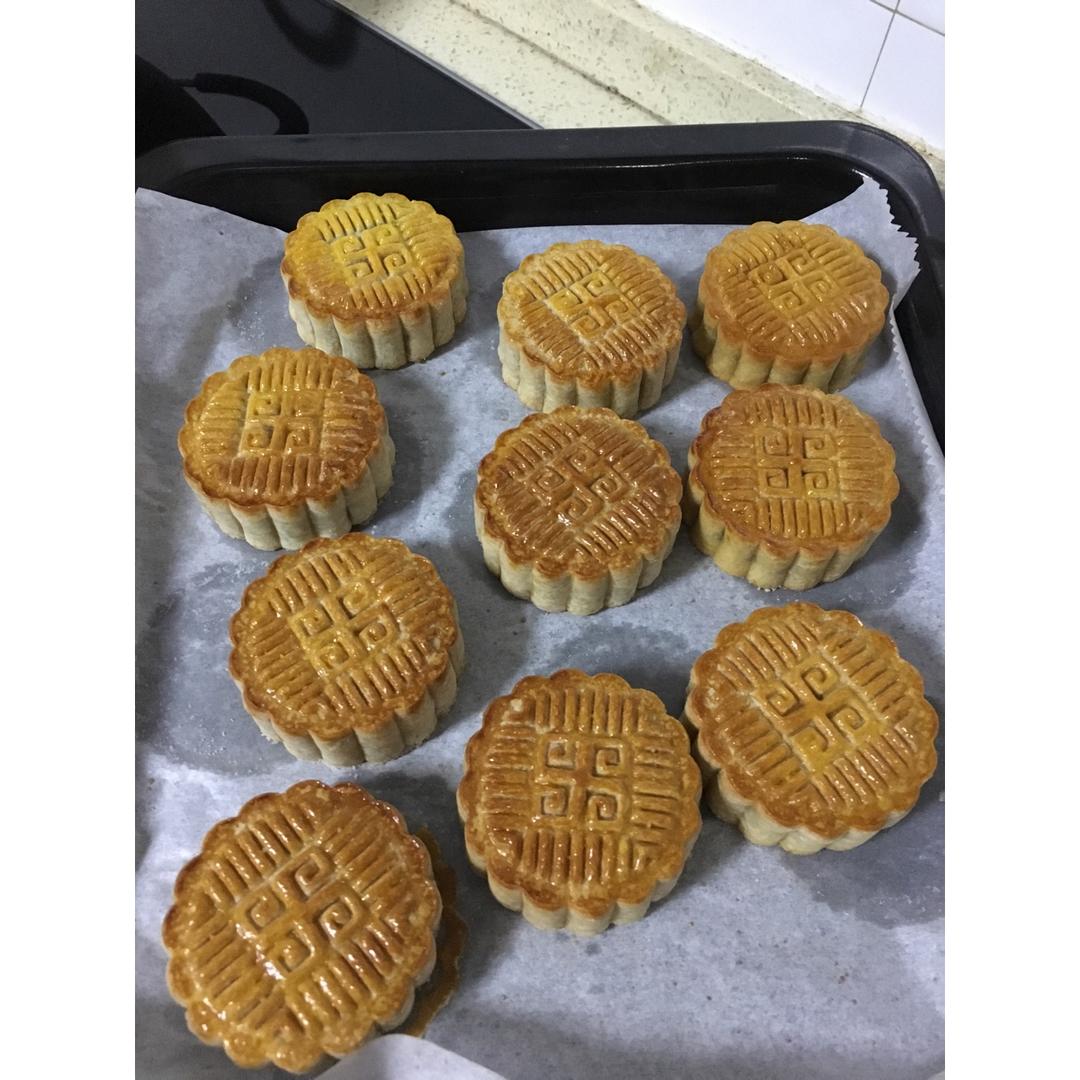 广式月饼－－蛋黄豆沙月饼