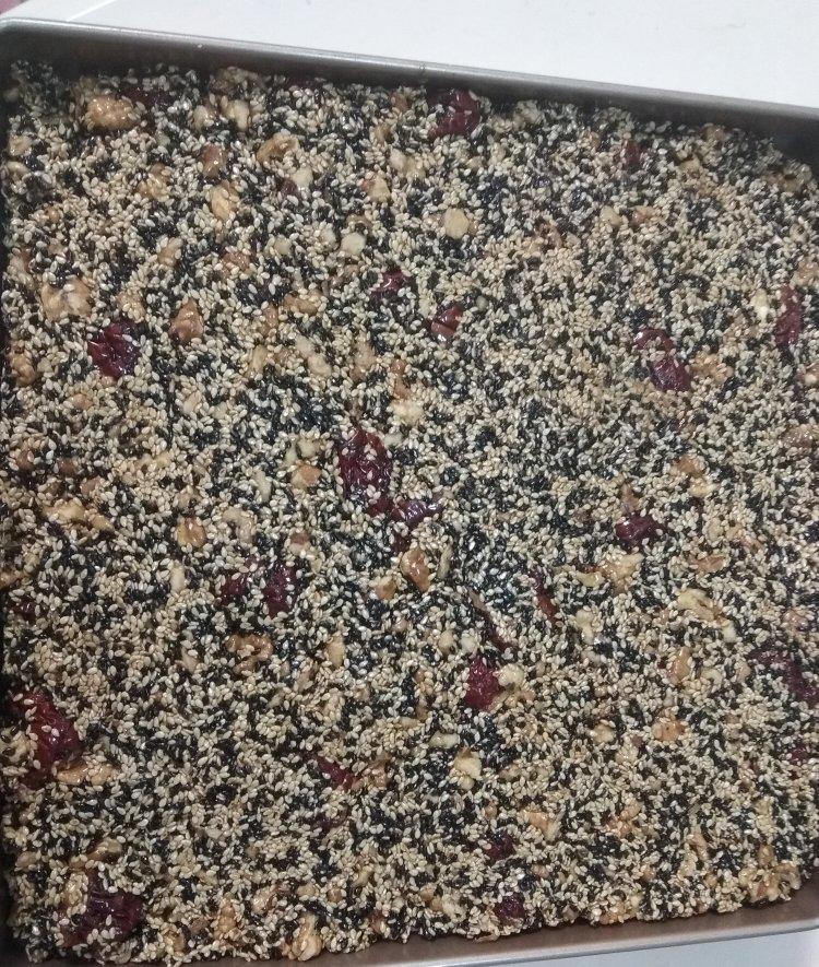 枸杞核桃花生黑芝麻片