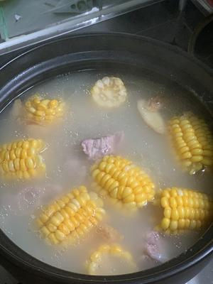 薏米山药玉米排骨汤的做法 步骤6