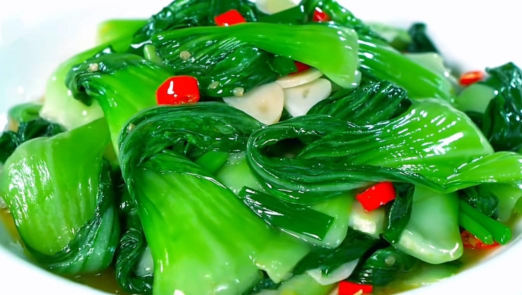 炒青菜｜色泽透亮 口感爽脆的做法 步骤2