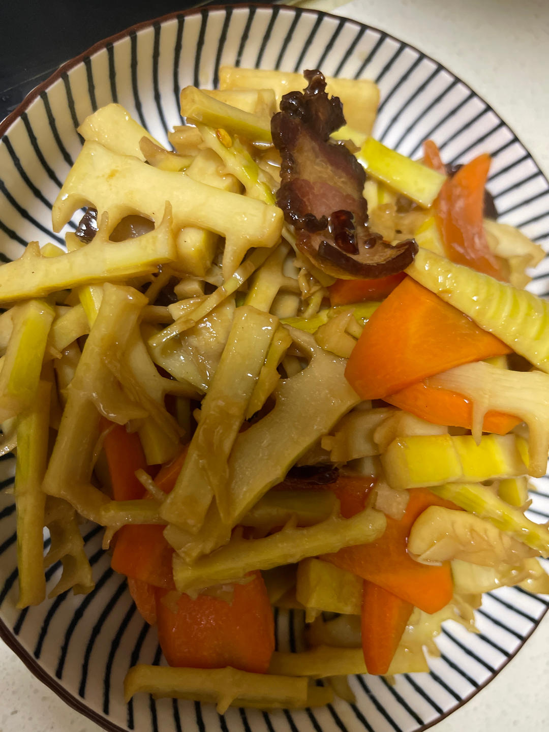 吃出春天，新鲜春笋炒腊肉（附新鲜笋片麻口苦涩处理方法）