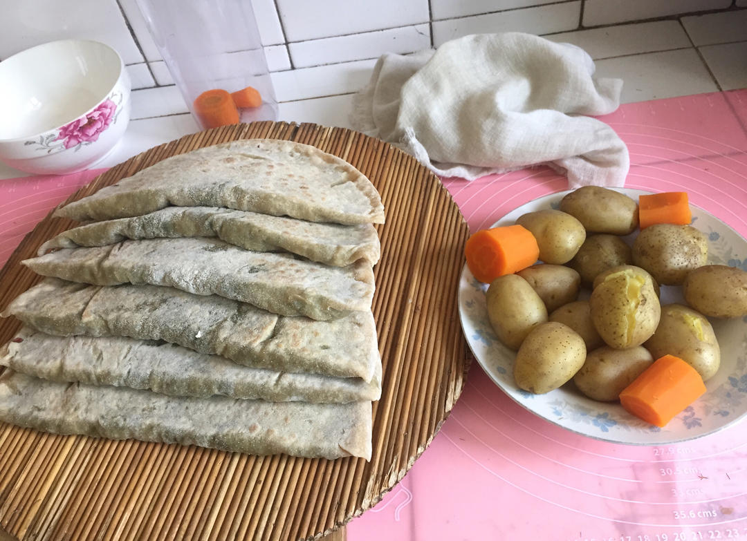 😂今儿午餐就它了➡️ 美味空心菜盒子/馅大皮薄的蔬菜饼——无油无白面